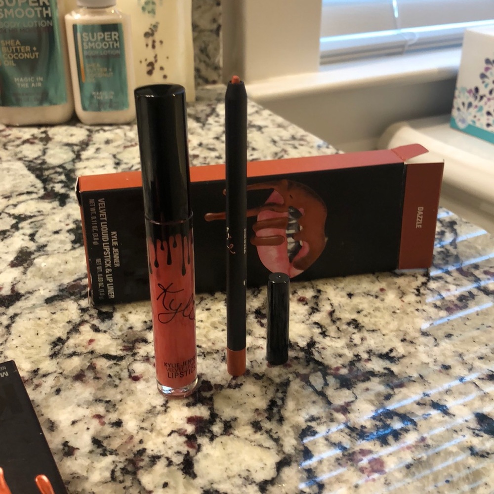 Kylie Jenner Liquid Lipstick & Liner
